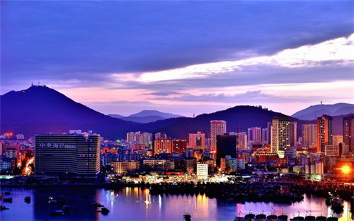 板尚小哥私厨板烧加盟开店有什么前景，中餐加盟店有哪些是低加盟费用的